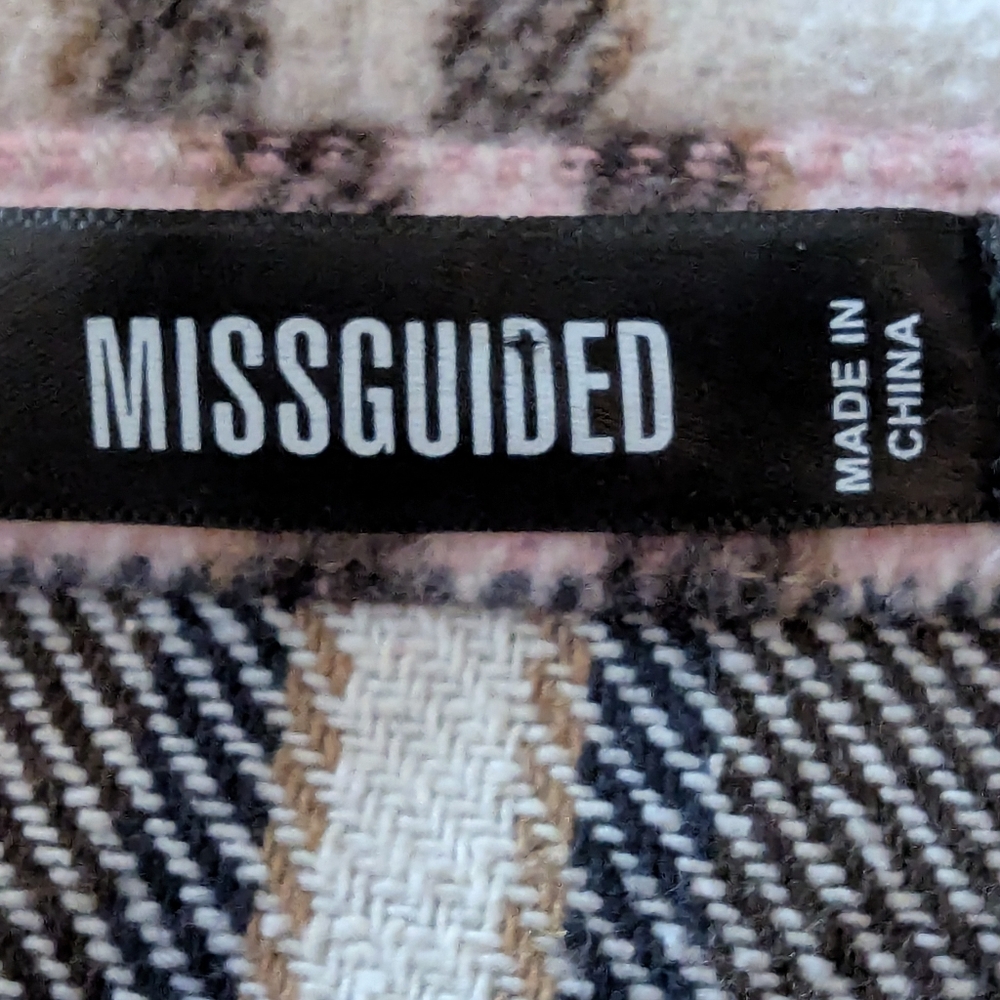 Women's Misguided Plaid Button Down Shacket Size … - image 8